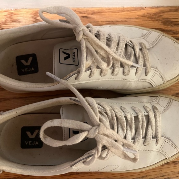 Women’s Veja shoes - Picture 5 of 6